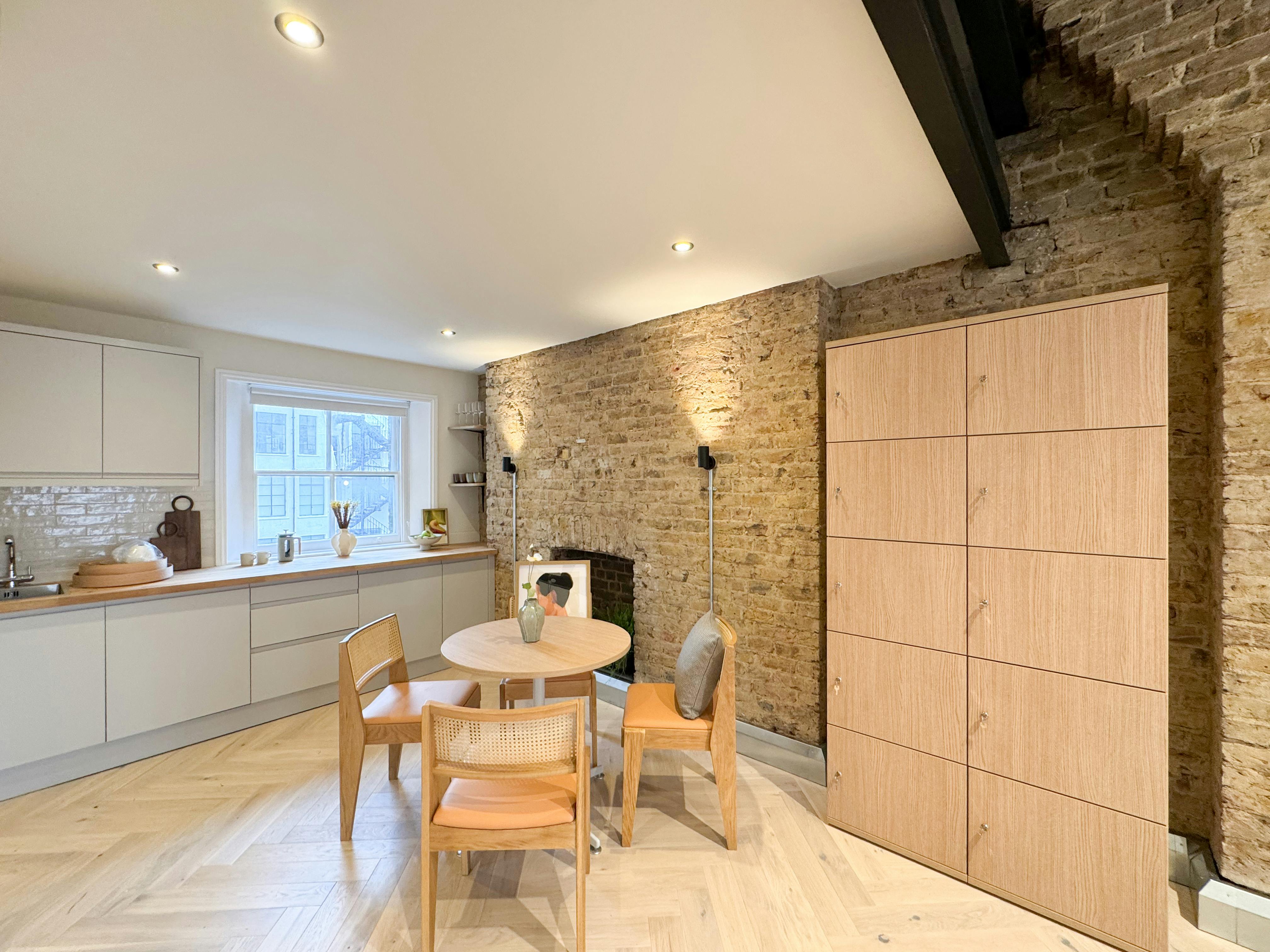 34-35 Eastcastle Street